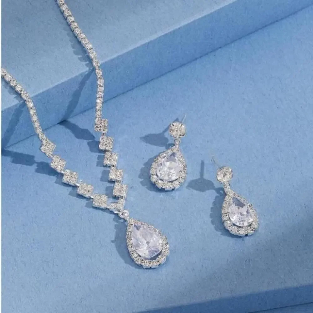 2444 NIP Silver Bridesmaid Crystal Necklace Earrings Set Wedding Bridal Jewelry